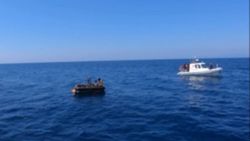 İzmir'de geri itilen 13 düzensiz göçmen kurtarıldı