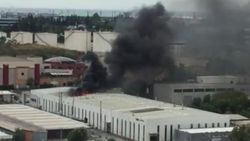 Bakırköy'de fabrika çalışanları, yangını görünce dışarı kaçtı