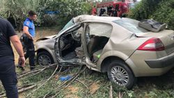 Bursa’da, otomobil tarlaya uçtu