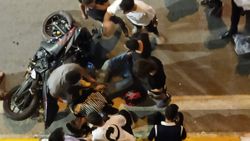 Elazığ’da, düğün konvoyunda otomobil motosiklete çarptı