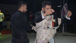 Aydın'da damada 5 liralık banknotlar takıldı