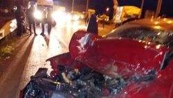 Samsun'da otomobil kamyonete çarptı