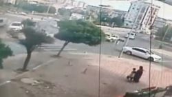Pendik'teki kazada yayalar, son anda kurtuldu