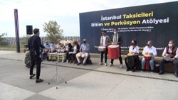 İstanbul'da taksiciler enstrüman çalarak rahatladı 
