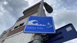 İstanbul'da tsunami tahliye tabelaları asıldı