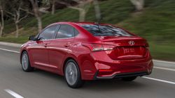 Hyundai Accent manuel vitese veda ediyor