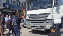Adıyaman'da yaşlı adam kamyonun altında kaldı