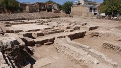 Adıyaman'daki Perre Antik Kenti'nden sütun ve yazıtlar çıktı
