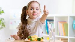 Dengeli beslenme çocukların okul başarısını artırıyor