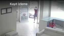 Elazığ’da, iş yerine silahlı saldırı kamerada
