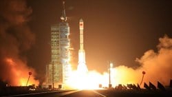 Çin, yeni iletişim uydusunu uzaya fırlattı