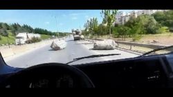 Kartal’da, kamyonetteki çuvallar yola düştü