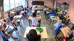 İtalya'da 4 milyon öğrenci okula döndü