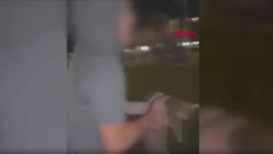 Arnavutköy’de çocuklar, kediyi havaya fırlattı