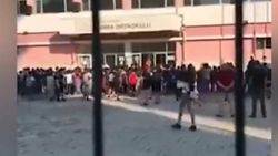 Antalya'da öğrencilerini tehdit eden müdür yardımcısı açığa alındı