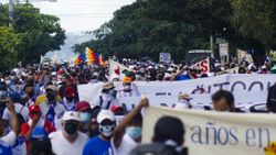 El Salvador'da Bitcoin karşıtı gösteri