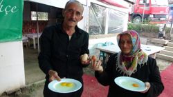 Yumurta ustasından, yumurtanın tazeliğini anlama yöntemi