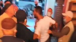 Sultangazi’de alkollü şahıs, camide arbede çıkardı