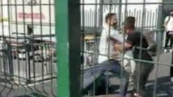 Avcılar'da seyyar satıcılar, birbirlerine tekme ve tokatlarla saldırdı