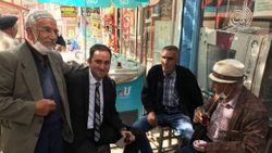 Afyonkarahisar'da halk arasına karışan kaymakam herkesin sevgilisi oldu
