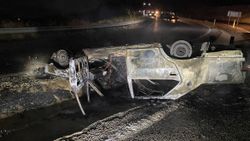 Aydın'da kaza yapan otomobil alev alev yandı
