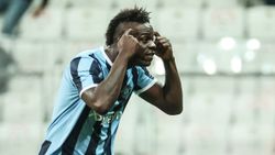 Balotelli'nin yaptığı hareket dünya basınında manşet oldu