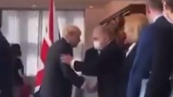 Boris Johnson ile el sıkışan Brezilyalı Bakan Quiroga'nın korona testi pozitif çıktı