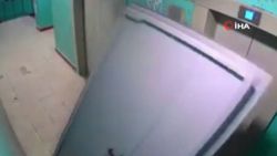 Rusya’da duvara dikili kapıyı açmaya çalıştı, ölümden döndü