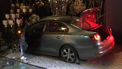 İstanbul'da alkollü şahıslar dükkana girdi, sonra taksiye binip kaçtı