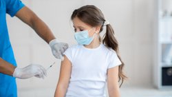 Hangi ülkeler çocukları koronavirüse karşı aşılıyor?