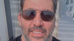 Emre Kınay'ın atölyesinin bulunduğu binada yangın çıktı