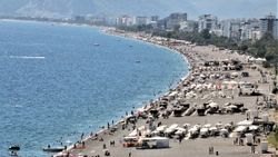 Antalya'da bitmeyen yaz