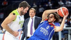 Anadolu Efes tek sayıyla maçı aldı