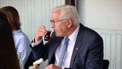 Almanya Cumhurbaşkanı Steinmeier'den Türkiyemspor kulübüne ziyaret