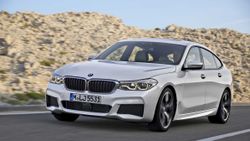BMW, içten yanmalı motorlardan hemen vazgeçmek istemiyor