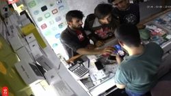 Gaziantep’te cep telefonu hırsızlığı kamerada