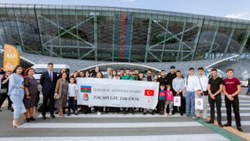 Azerbaycan'da Türk iş insanlarından şehit çocuklarına destek