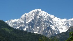 Batı Avrupa'nın en yüksek dağı Mont Blanc eriyor