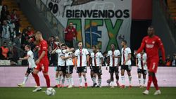 Beşiktaş, Sivasspor'u 2 golle geçti