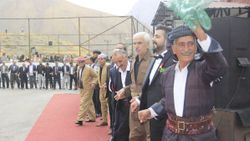 Hakkari’de şehit oğluna görkemli düğün