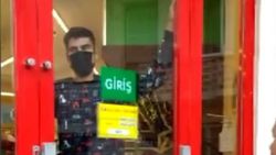 Bursa'da kaşar peyniri çalan hırsız markete kilitlendi