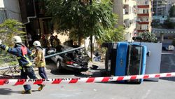 Şişli'de kamyonetin freni patladı: Araçlara çarptı