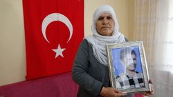 Evlat nöbetini sürdüren anne: Bu çocukların hepsi devletin çocukları