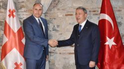 Hulusi Akar, Gürcistan Savunma Bakanı Burculadze ile görüştü