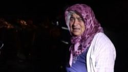 Burdur’da tavuk ağılı yandı, yanan tavukları için gözyaşı döktü