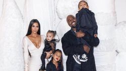 Kim Kardashian ve Kanye West boşanmayı beklemeye aldı