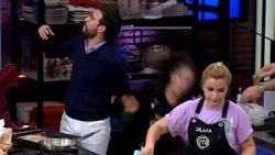 MasterChef Türkiye'de Azize kayıp yere düştü