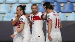 Burak Yılmaz: Sahada ağabeylik statüsüne inanmıyorum