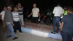 Mersin’de motosiklet, karşıya geçen yayaya çarptı: 3 yaralı