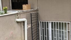 Şişli'deki kadın destek aldığı demir korkuluklarla birlikte boşluğa düştü